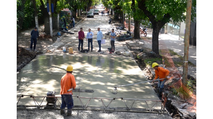 Avanzan mejoras sobre calle Alem en Fcio. Varela