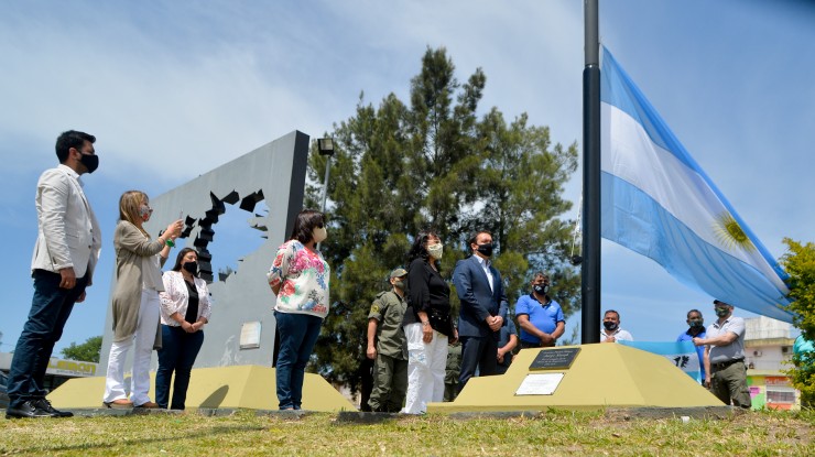 Conmemoraron el Bicentenario del 1° izamiento de la bandera en las Islas Malvinas