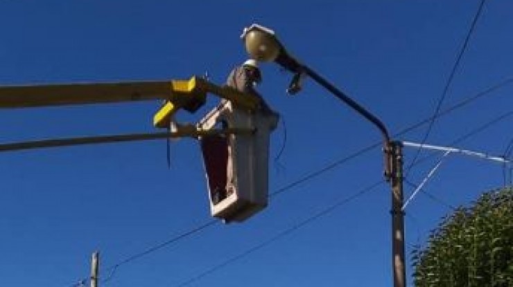 Trabajos de reparación de luminarias y labores de limpieza