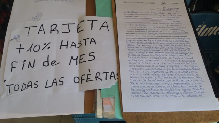 Clausuran comercio por cobro adicional en tarjetas