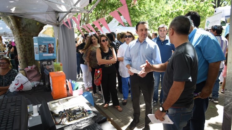 Muestra anual de las escuelas secundarias con oficios