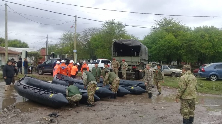 El Ejército Argentino junto a los inundados