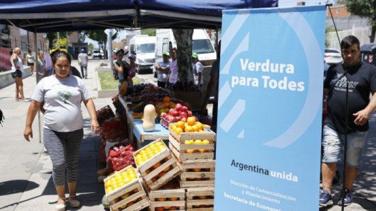 Lanzan "Canasta Ahorro", una iniciativa con 28 productos a precios rebajados