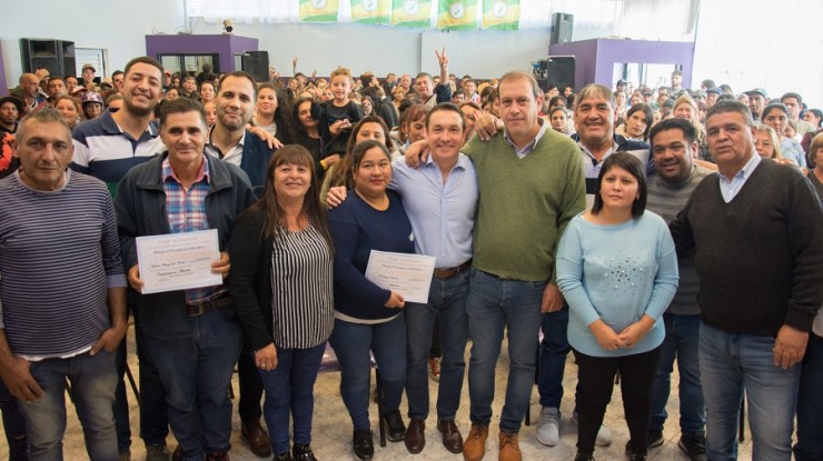 Beneficiarios de "Hacemos Futuro" recibieron el certificado de capacitación laboral 