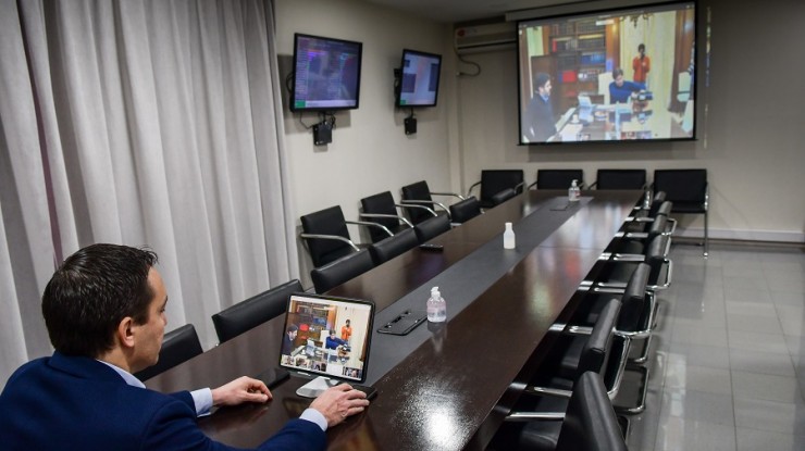 Watson participó de una videoconferencia con Kicillof 