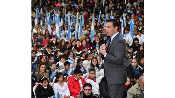 Emotivo acto por el Día de la Bandera en Varela