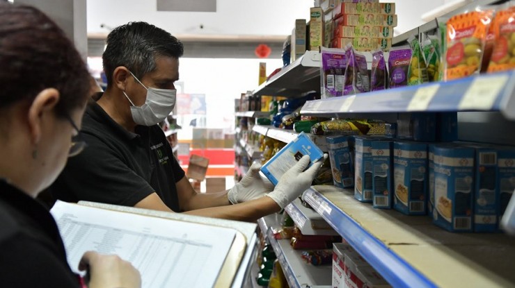 Clausuran cuatro supermercados en operativo de control