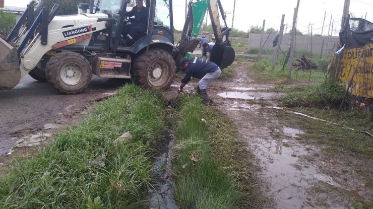 Tras el temporal, continúan las tareas de saneamiento hidráulico