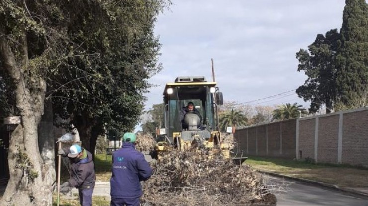 Labores de higiene urbana en barrios varelenses