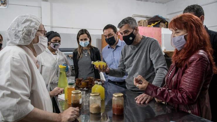 Andrés Watson y Juan Zabaleta junto a emprendedores varelenses