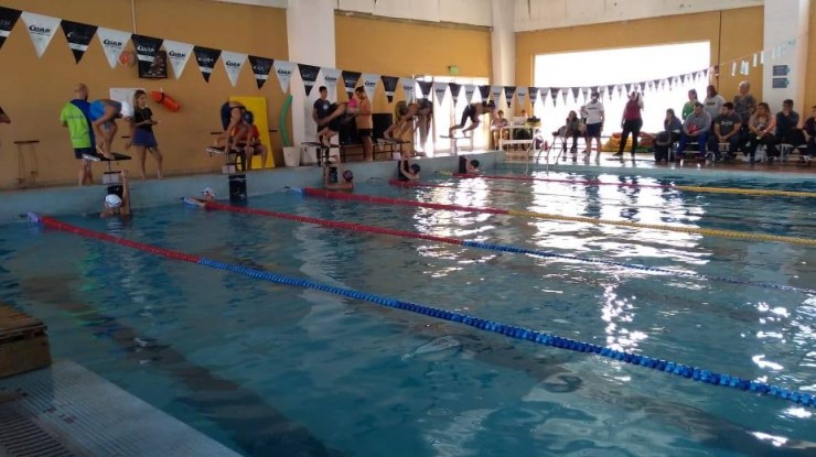 Juegos Bonaerenses: el equipo de natación culminó la etapa distrital