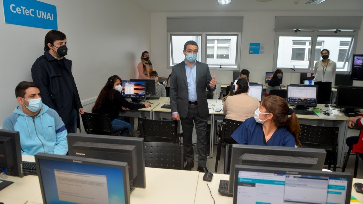 Funciona un centro telefónico para pacientes con COVID en el hospital El Cruce