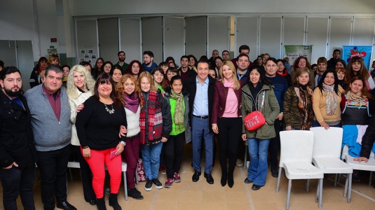 El intendente Watson presentó el concurso “Pinta Tu Ambiente” a docentes