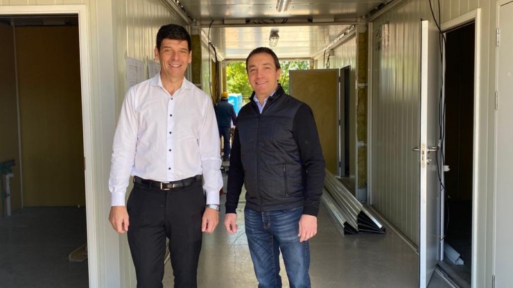 Watson y Arnaldo Medina recorrieron la construcción del Hos Modular