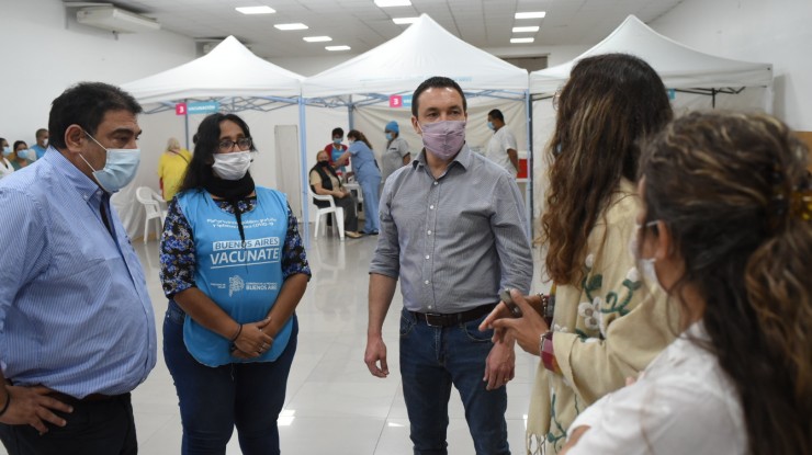 Andrés Watson recorrió Centro de Vacunación en Villa San Luis