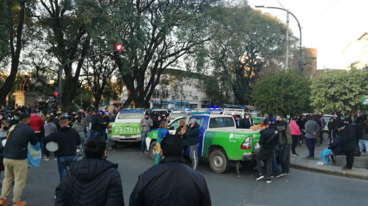 Protesta policial por magros sueldos