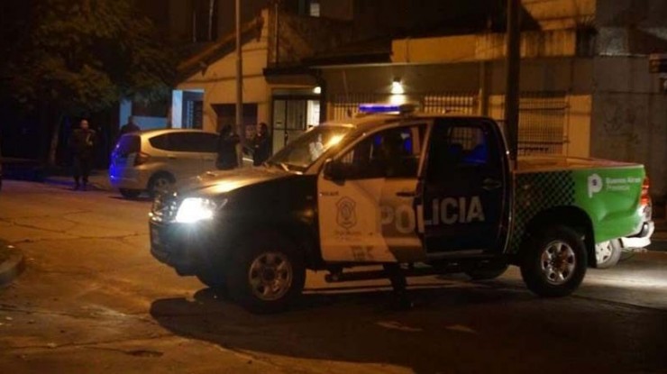 Dos motochorros le robaron el celular a un transeúnte