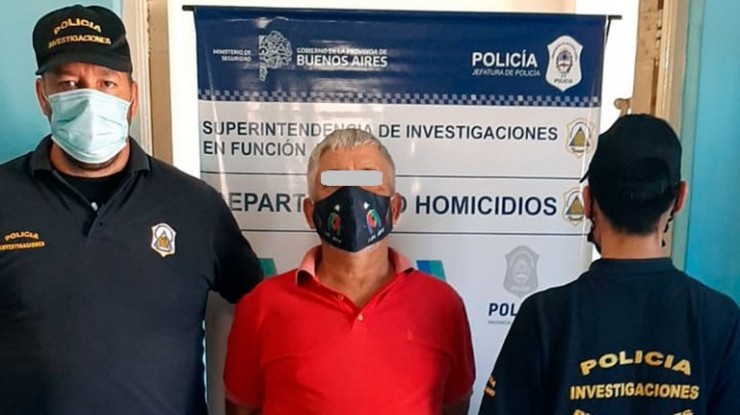 Detuvieron a un hombre que mató a otro en un duelo con cuchillos