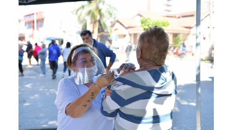 Vacunación antigripal para adultos mayores en entidades bancarias