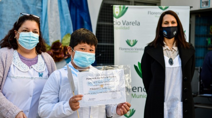 Estudiantes realizaron su Promesa a la Bandera